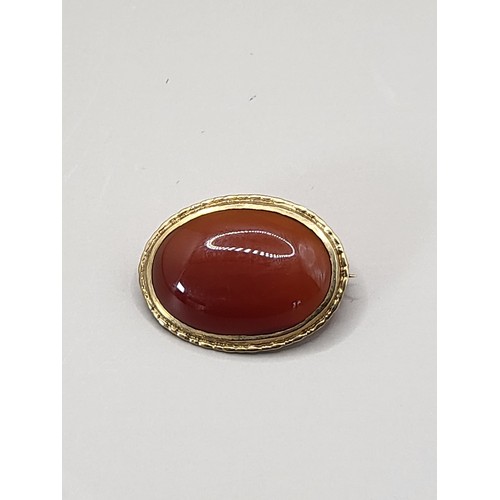 17 - 9ct Gold & Carnelian Brooch Fully Hallmarked Weighs 5.9g Measures 3cm Long by 2cm Across The Wei... 