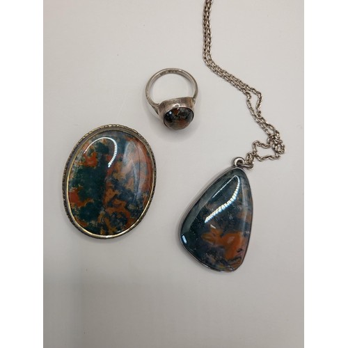 22 - Three Agate Pieces of Jewellery Includes Brooch, Necklace, Ring The Ring Size is O The Necklace Chai... 