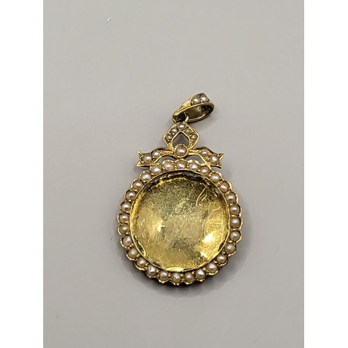 37 - 18ct Gold Seed Pearl Pendant Fully Hallmarked Measures 3cm Tall & 2cm Wide Weighs 3.7g