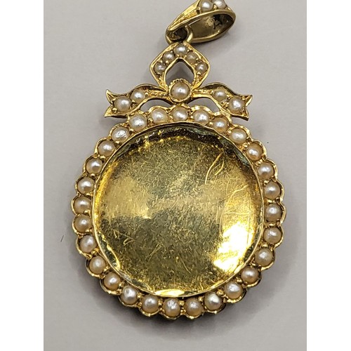 37 - 18ct Gold Seed Pearl Pendant Fully Hallmarked Measures 3cm Tall & 2cm Wide Weighs 3.7g