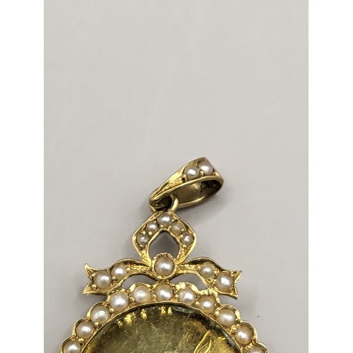 37 - 18ct Gold Seed Pearl Pendant Fully Hallmarked Measures 3cm Tall & 2cm Wide Weighs 3.7g