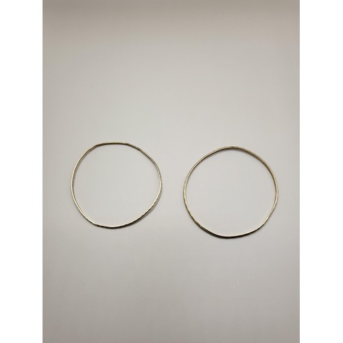 38 - Two 9ct Gold Bangles Weighs 7.8g They Measure 21cm In Circumference They Are A Little Misshaped Not ... 