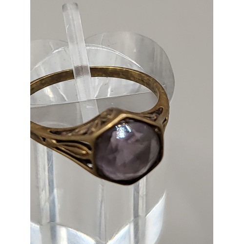 39 - 14ct Gold Gemstone Ring Weighs 2.1g The Item is Ring Size M 