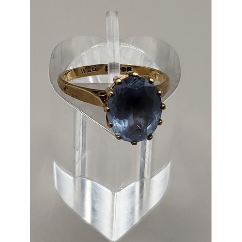 47 - 9ct Gold & Light Blue Gemstone Ring Weighs 2.6g Ring Size M Fully Hallmarked 