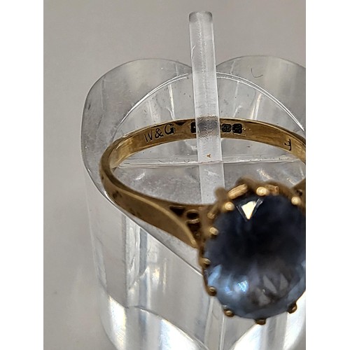 47 - 9ct Gold & Light Blue Gemstone Ring Weighs 2.6g Ring Size M Fully Hallmarked 