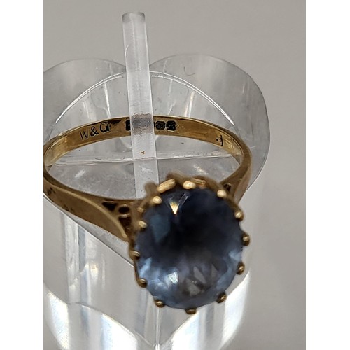 47 - 9ct Gold & Light Blue Gemstone Ring Weighs 2.6g Ring Size M Fully Hallmarked 