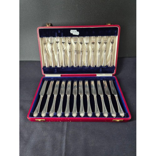 104 - Set of Twelve EPNS Knives & Forks in Case