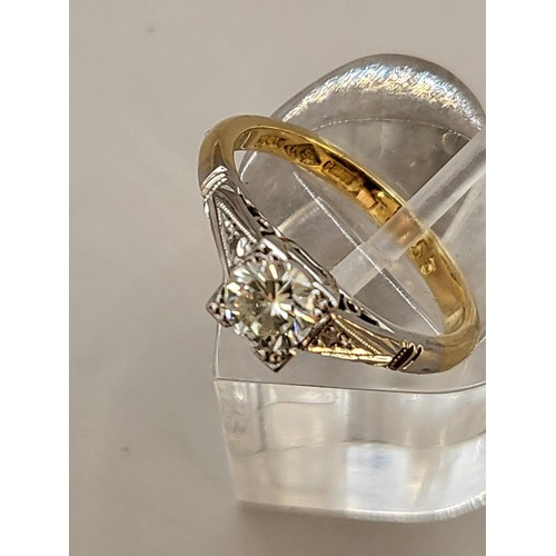 85 - 10ct Gold & Platinum Solitaire Diamond Ring in Great Condition Weight 3.4g Diamond Size 0.50 &am... 