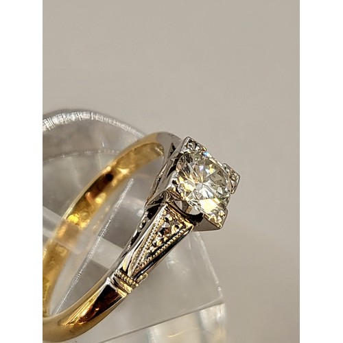 85 - 10ct Gold & Platinum Solitaire Diamond Ring in Great Condition Weight 3.4g Diamond Size 0.50 &am... 