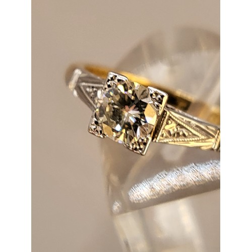 85 - 10ct Gold & Platinum Solitaire Diamond Ring in Great Condition Weight 3.4g Diamond Size 0.50 &am... 