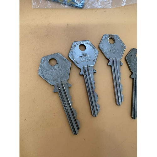 Vintage AA Car Badges AA & RAC Keys
