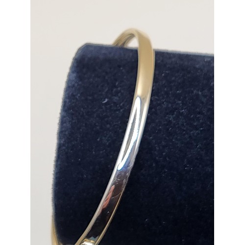 11 - 9ct Gold Bangle in Good Condition Fully Hallmarked Weighs 5.3g