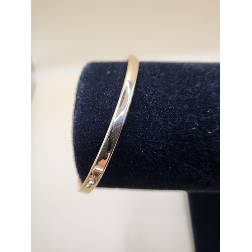 11 - 9ct Gold Bangle in Good Condition Fully Hallmarked Weighs 5.3g