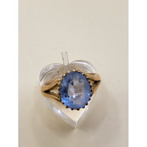 26 - 9ct Gold Topaz Ring Size M Weighs 5.3g Fully Hallmarked&nbsp;