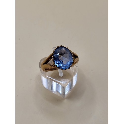 26 - 9ct Gold Topaz Ring Size M Weighs 5.3g Fully Hallmarked&nbsp;
