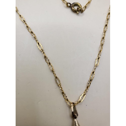28 - 9ct Gold Pearl Pendant on 9ct Gold Chain Unsure if Clasp on Chain Has Been Replaced And Isn't Gold W... 