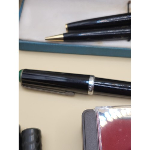 34 - Collection of Fountain Pens Includes Sheaffer Parker, And Very Nice Waterman Cased Set & Others ... 