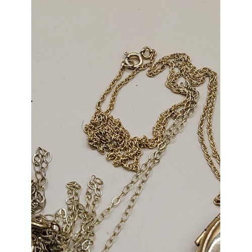 32 - 9ct Gold Scrap Chains & Pendants Fully Hallmarked Weighs 3.5g&nbsp;