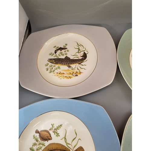 258 - Scandinavian Figgjo Serving Fish Platter & Six Fish Plates Length 33cm & 27cm