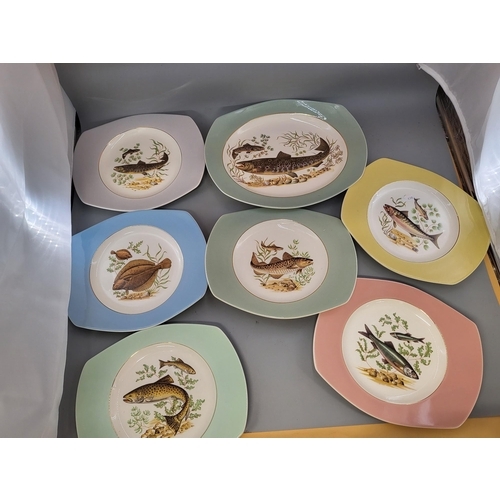 258 - Scandinavian Figgjo Serving Fish Platter & Six Fish Plates Length 33cm & 27cm