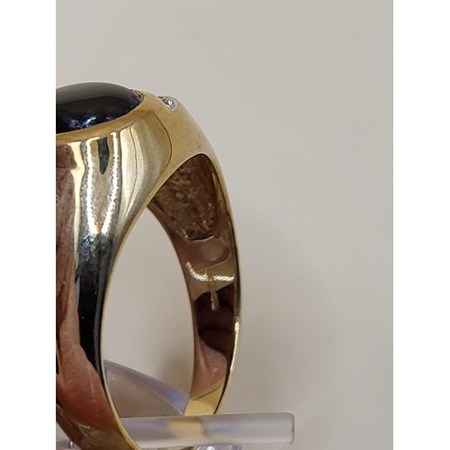 10 - 9ct Gold Gent's Moonstone & Diamond Ring Size T Weighs 6.4g Good Condition&nbsp;