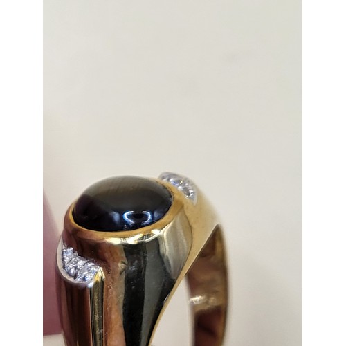 10 - 9ct Gold Gent's Moonstone & Diamond Ring Size T Weighs 6.4g Good Condition&nbsp;