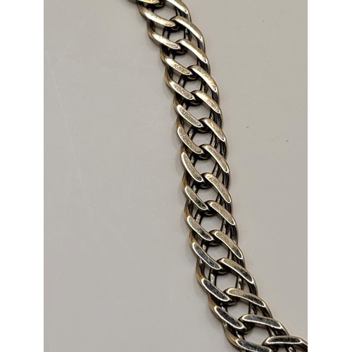 15 - 9ct Gold Curb Chain Measures 47cm Unclasped & Half Cm Wide Weighs 17.1g Good Condition