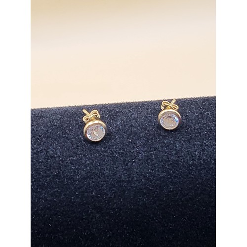 31 - Pair of 18ct Gold & CZ Fully Hallmarked Earrings Weighs 1g