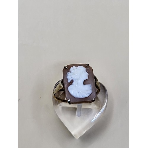 36 - Yellow Metal Cameo Ring Size H Nice Condition&nbsp;