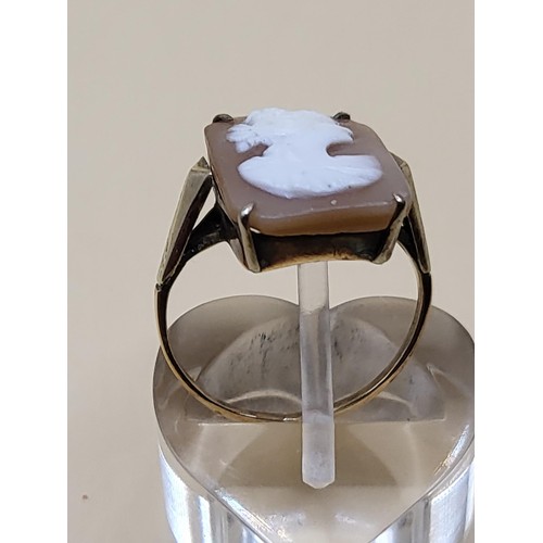 36 - Yellow Metal Cameo Ring Size H Nice Condition&nbsp;