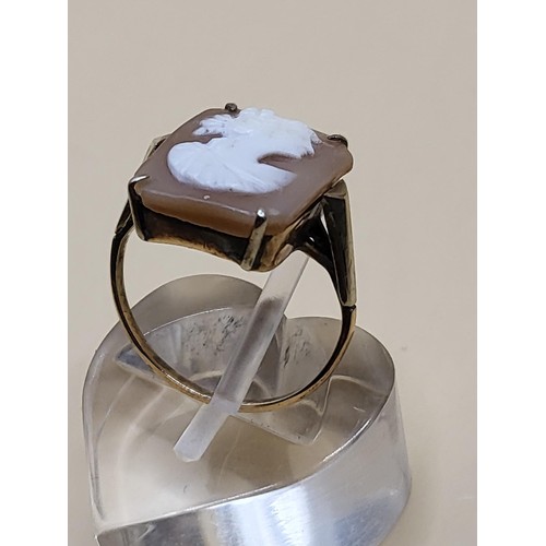 36 - Yellow Metal Cameo Ring Size H Nice Condition&nbsp;