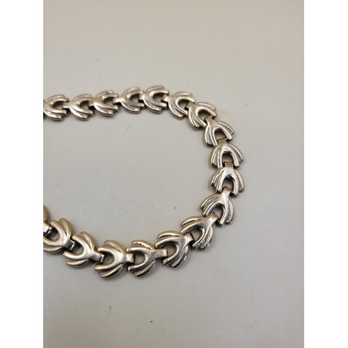 41 - 10ct Gold Wishbone Design Bracelet Weighs 14.4g Measures 20cm Unclasped Hallmarked