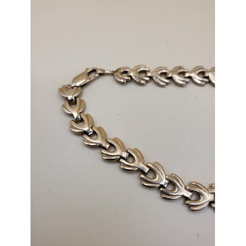 41 - 10ct Gold Wishbone Design Bracelet Weighs 14.4g Measures 20cm Unclasped Hallmarked
