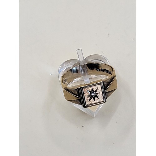 46 - 9ct Gold & Single Stone Gent's Diamond Ring Weighs 4.5g Size V Good Condition Fully Hallmarked