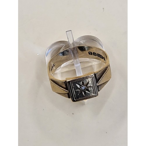 46 - 9ct Gold & Single Stone Gent's Diamond Ring Weighs 4.5g Size V Good Condition Fully Hallmarked