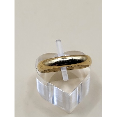 52 - 18ct Gold Wedding Band Size O Weighs 3.8g Fully Hallmarked&nbsp;