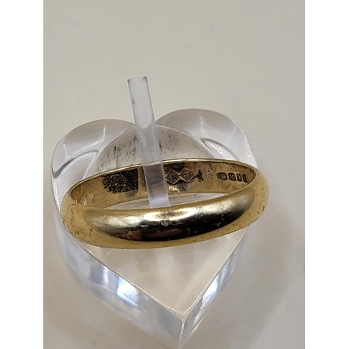 52 - 18ct Gold Wedding Band Size O Weighs 3.8g Fully Hallmarked&nbsp;