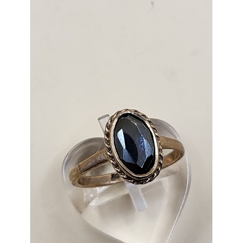 55 - 9ct Gold & Hematite Ring Size N Weighs 2.6g Hallmarked 9ct&nbsp;