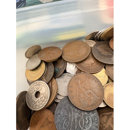 193 - Collection of Mixed Coin Denominations to Include 50p's, &pound;2 Coin & Pennies&nbsp;