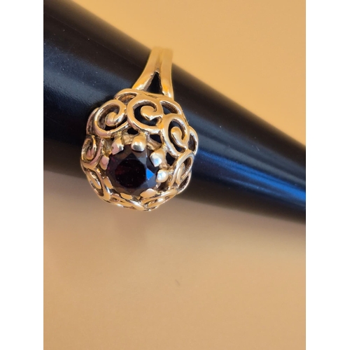 211 - 14ct Gold & Garnet Ring Size L Weighs 2.4g Stamped 14K&nbsp;