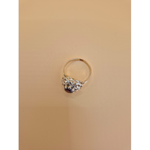 211 - 14ct Gold & Garnet Ring Size L Weighs 2.4g Stamped 14K&nbsp;