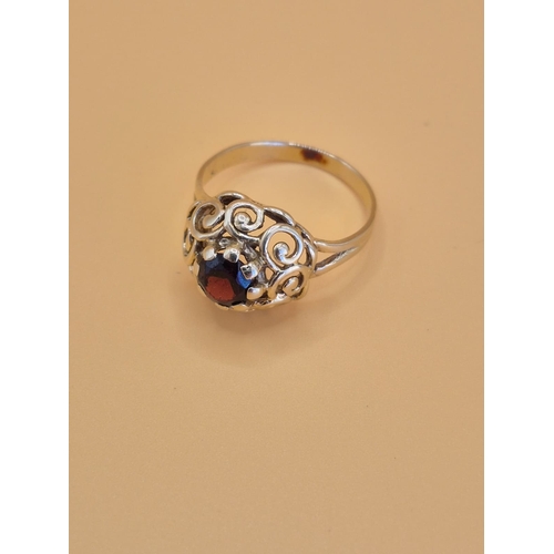 211 - 14ct Gold & Garnet Ring Size L Weighs 2.4g Stamped 14K&nbsp;