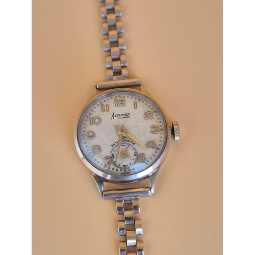 199 - 9ct Gold Vintage Ladies' Accurist Watch Winding And Working at Time of Writing This Description Some... 