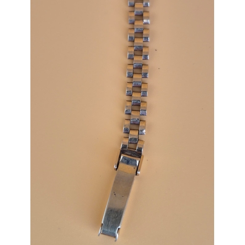 199 - 9ct Gold Vintage Ladies' Accurist Watch Winding And Working at Time of Writing This Description Some... 