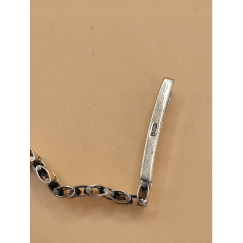 199 - 9ct Gold Vintage Ladies' Accurist Watch Winding And Working at Time of Writing This Description Some... 