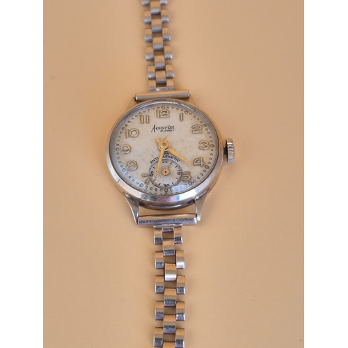 199 - 9ct Gold Vintage Ladies' Accurist Watch Winding And Working at Time of Writing This Description Some... 