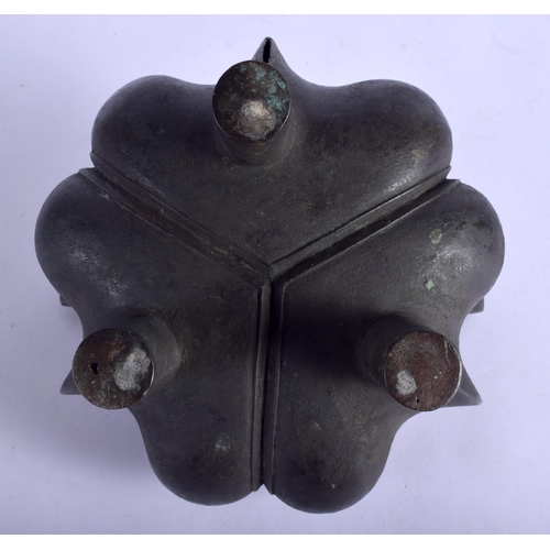 1179 - AN 18TH/19TH CENTURY CHINESE LOBED BRONZE CENSER Ming style, with high looping handles. 1863 grams. ... 