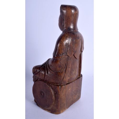 1181 - A 17TH/18TH CENTURY CHINESE CARVED WOOD FIGURE OF AN IMMORTAL Ming/Qing, modelled holding a prayer b... 