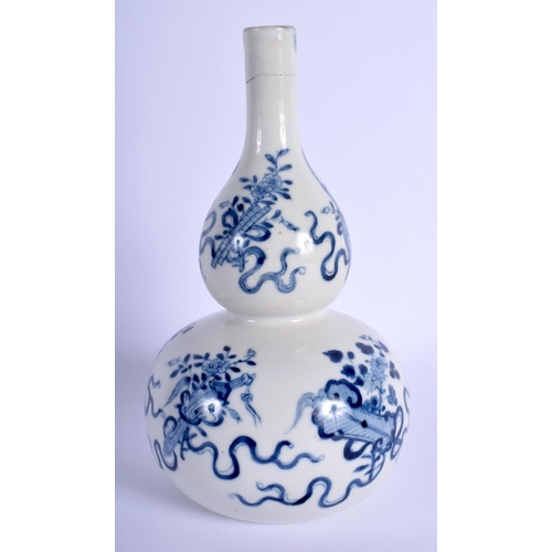 1209 - AN 18TH CENTURY CHINESE BLUE DE HUE PORCELAIN VASE made for the Vietnamese market, decorated with th... 