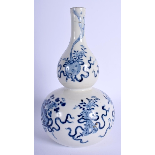 1209 - AN 18TH CENTURY CHINESE BLUE DE HUE PORCELAIN VASE made for the Vietnamese market, decorated with th... 